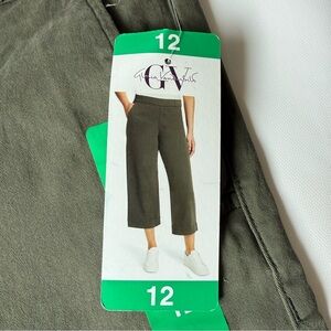 Gloria Vanderbilt Pull on wide leg crop size 12 Olive green tummy Smoothing